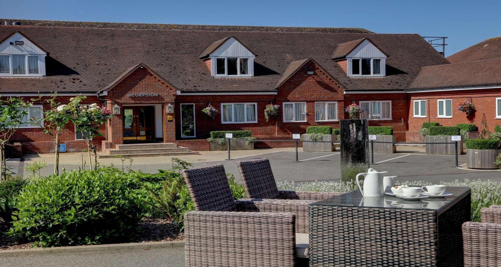 Windmill Village Hotel, Golf Club & Spa, BW Signature Collection Coventry Exterior photo